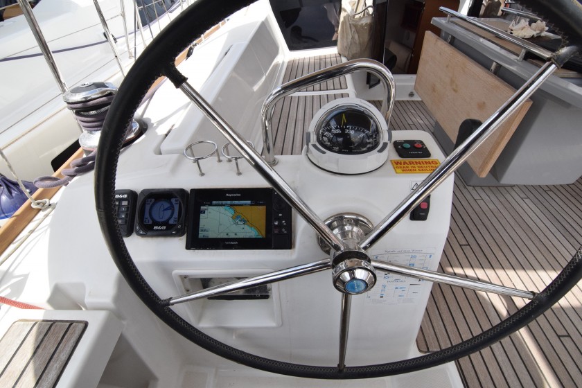 Oceanis 41 - Yacht Charter Sailica