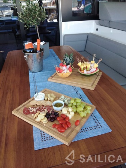 Lagoon 620 - Yacht Charter Sailica