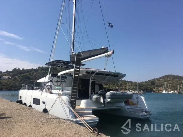 Lagoon 42 - Yacht Charter Sailica