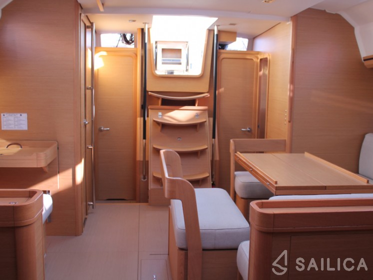Dufour 520 GL - Yacht Charter Sailica