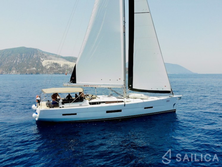 Dufour 460 GL - Yacht Charter Sailica