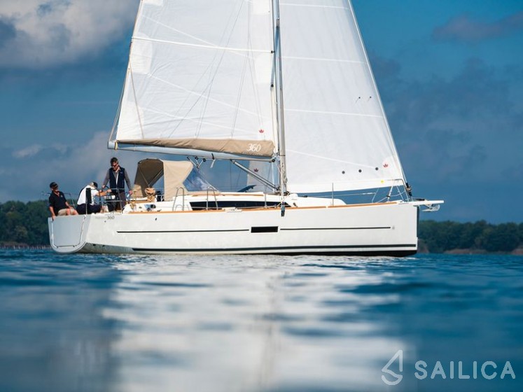 Dufour 360 GL - Yacht Charter Sailica