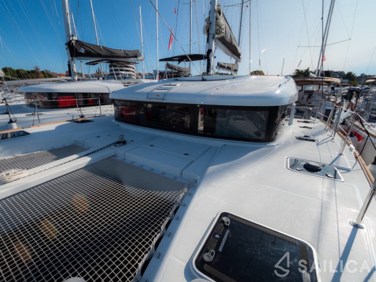 Lagoon 40 - Yacht Charter Sailica