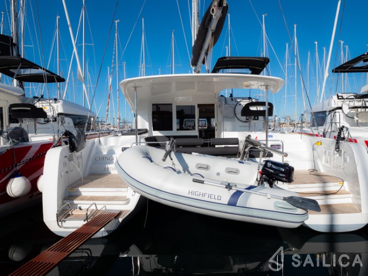 Lagoon 40 - Yacht Charter Sailica