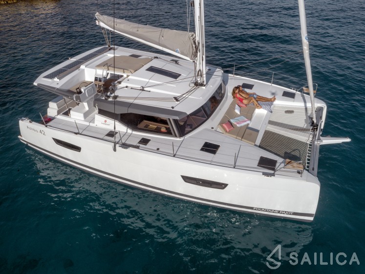 Astréa 42 - Yacht Charter Sailica