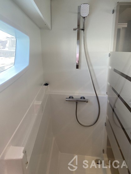 Astréa 42 - Yacht Charter Sailica