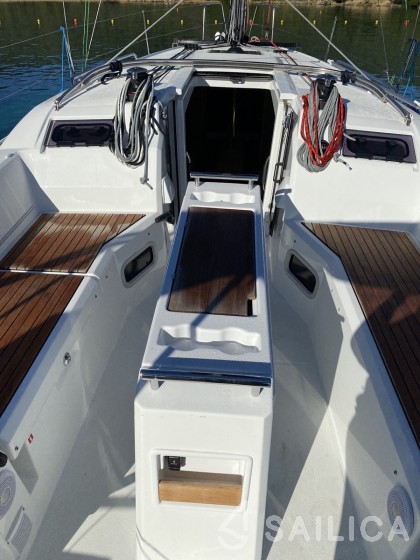 Oceanis 34.1 - Yacht Charter Sailica