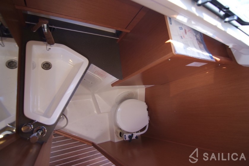 Bavaria Cruiser 34 - Yacht Charter Sailica