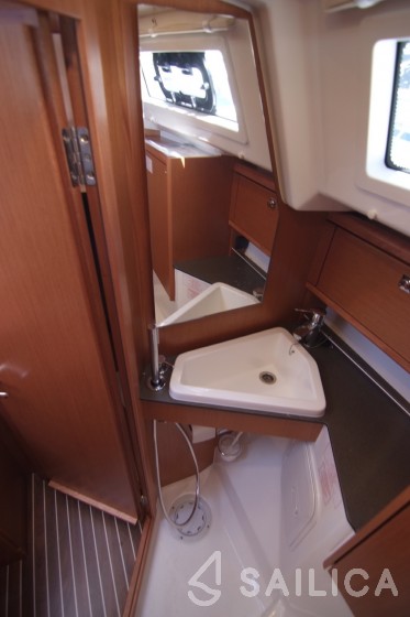 Bavaria Cruiser 34 - Yacht Charter Sailica