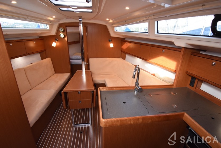 Bavaria Cruiser 34 - Yacht Charter Sailica