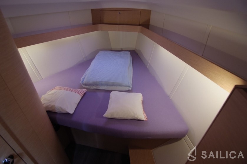 Elan 40 Impression - Yacht Charter Sailica