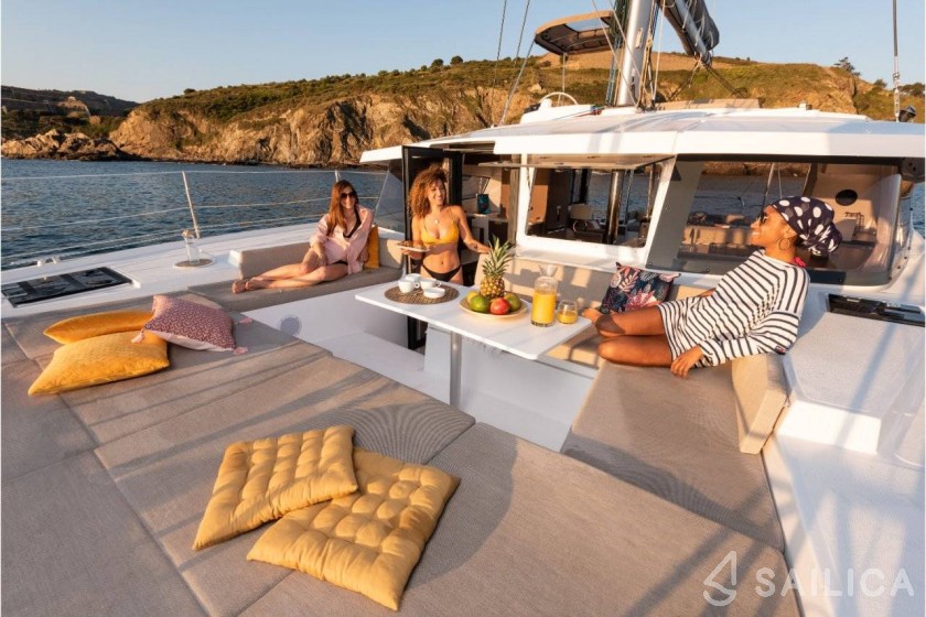 Bali 4.2 - Yacht Charter Sailica