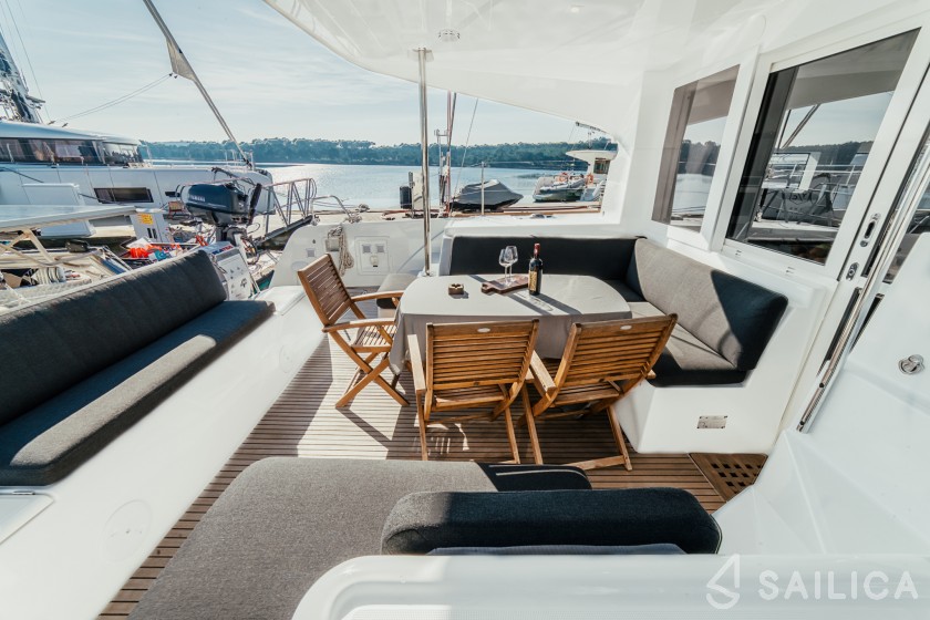 Lagoon 40 - Yacht Charter Sailica