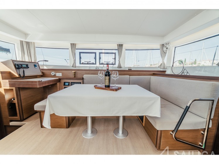 Lagoon 40 - Yacht Charter Sailica