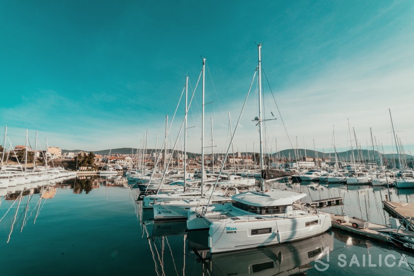Lagoon 40 - Yacht Charter Sailica