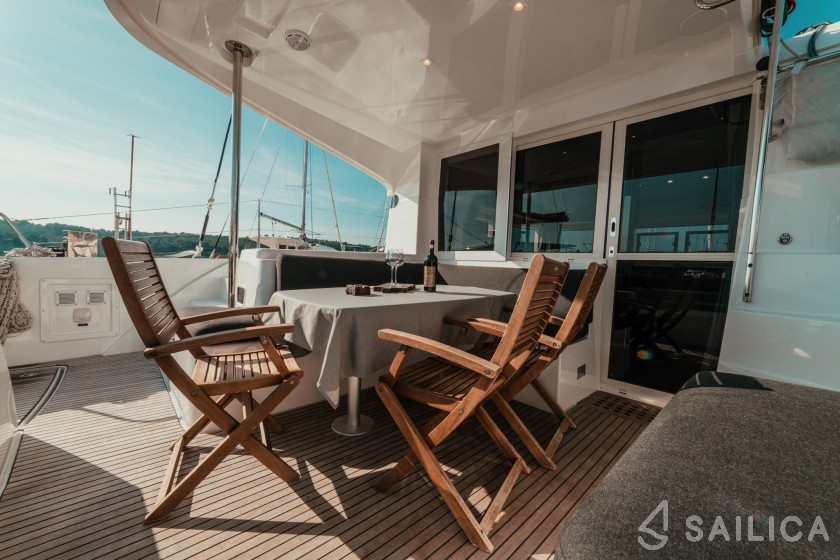 Lagoon 40 - Yacht Charter Sailica