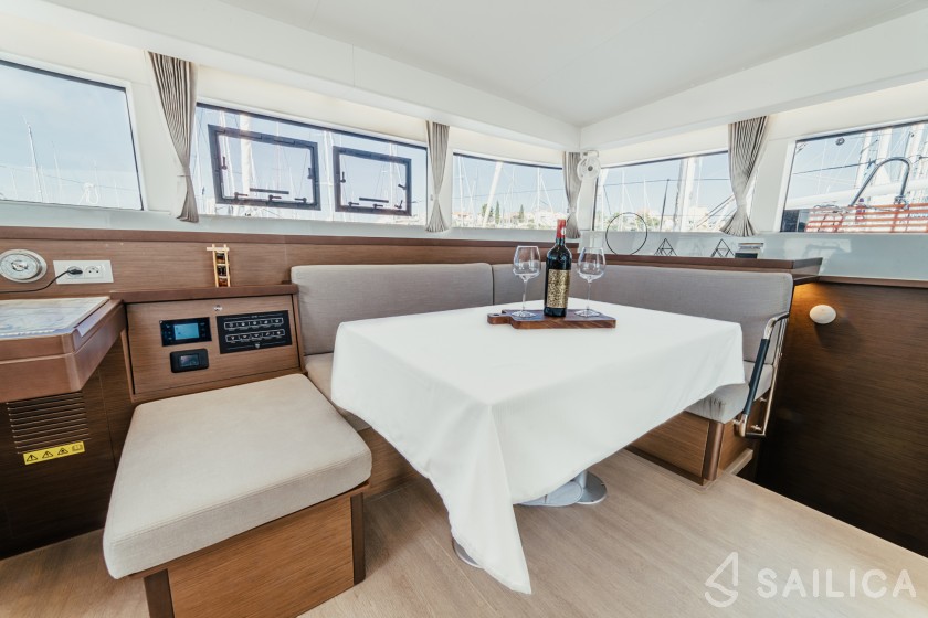 Lagoon 40 - Yacht Charter Sailica