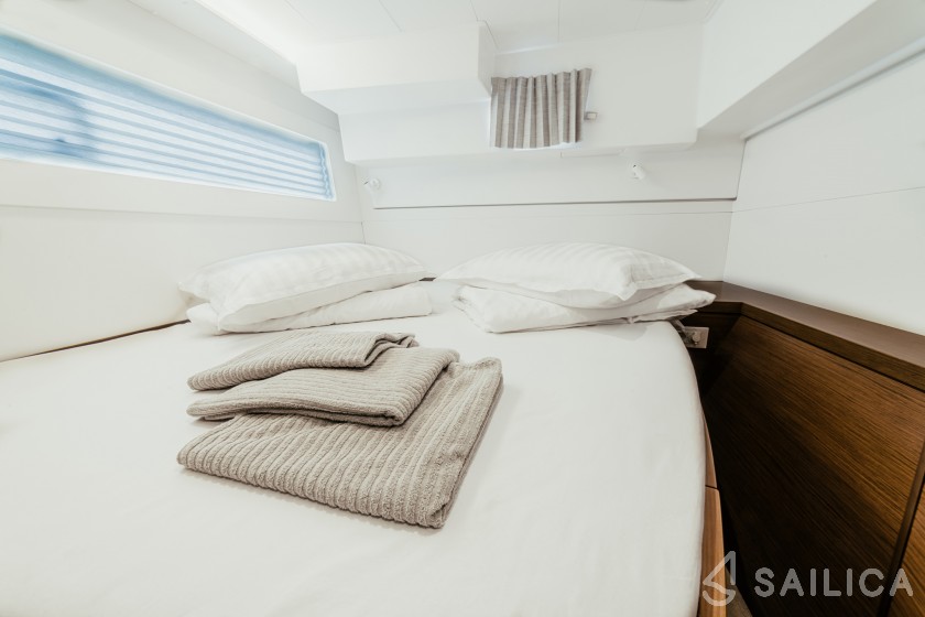 Lagoon 40 - Yacht Charter Sailica