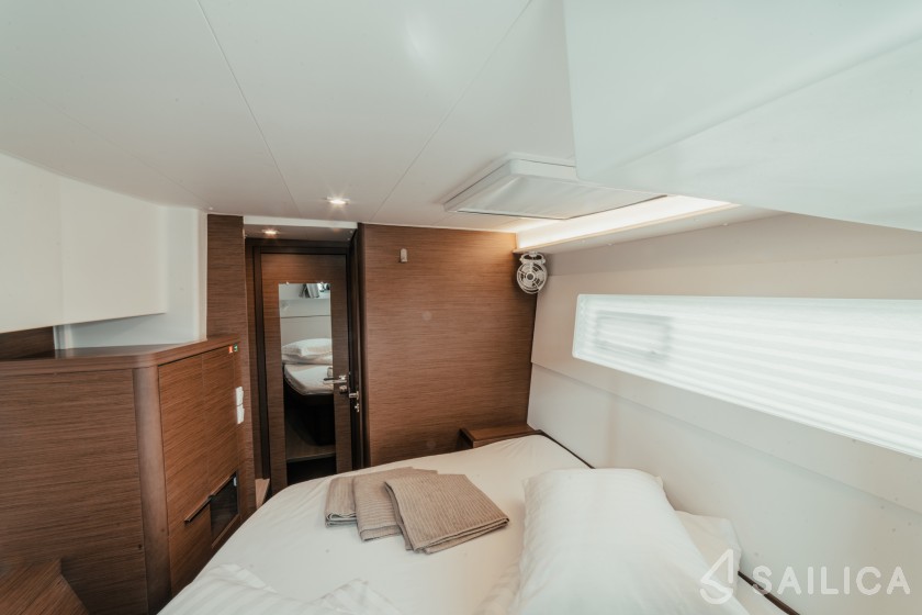 Lagoon 40 - Yacht Charter Sailica