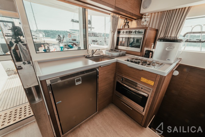 Lagoon 40 - Yacht Charter Sailica