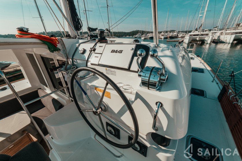 Lagoon 40 - Yacht Charter Sailica