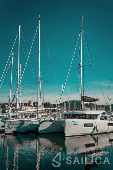 Lagoon 40 - Yacht Charter Sailica