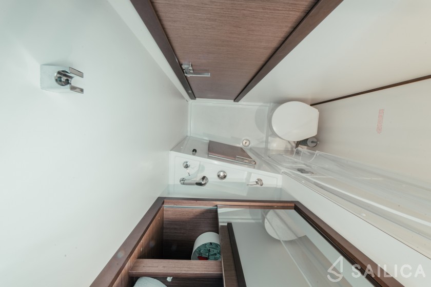 Lagoon 40 - Yacht Charter Sailica