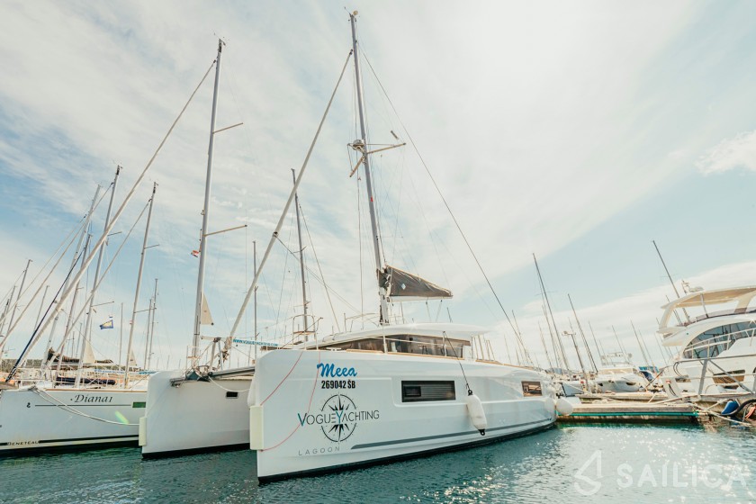 Lagoon 40 - Yacht Charter Sailica