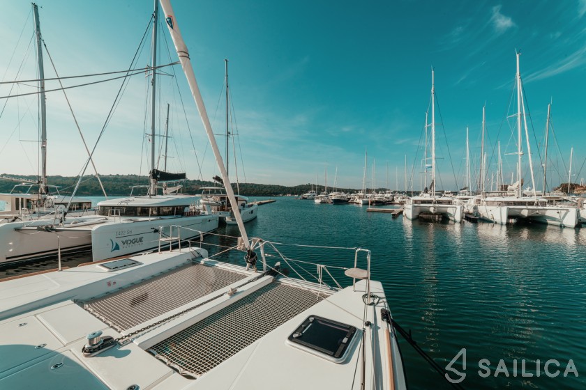 Lagoon 40 - Yacht Charter Sailica