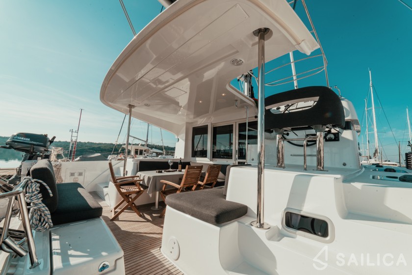 Lagoon 40 - Yacht Charter Sailica