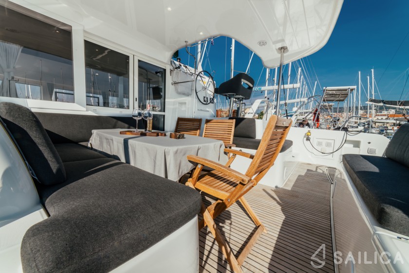 Lagoon 40 - Yacht Charter Sailica