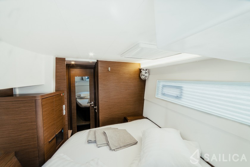Lagoon 40 - Yacht Charter Sailica