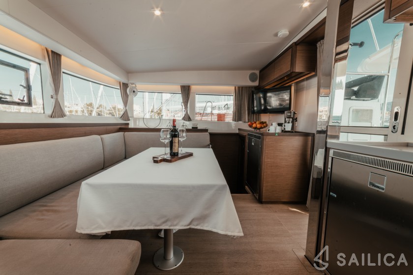 Lagoon 40 - Yacht Charter Sailica