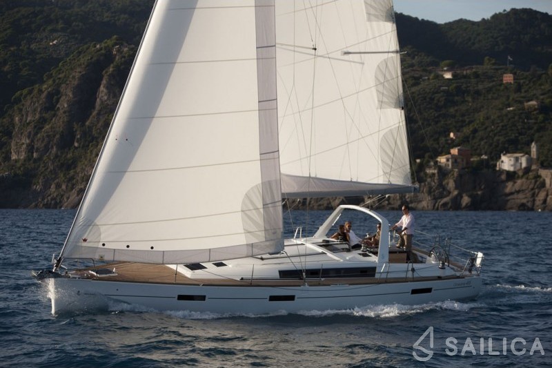 Oceanis 45 - Yacht Charter Sailica
