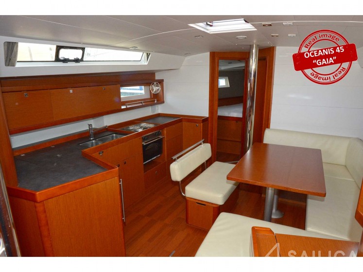 Oceanis 45 - Yacht Charter Sailica