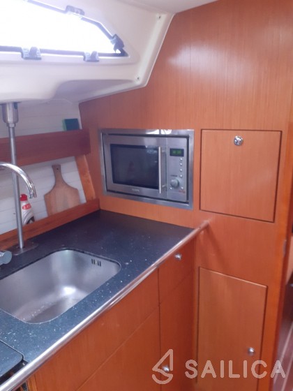 Bavaria 43 Cruiser - Yacht Charter Sailica