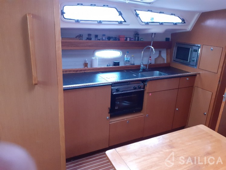 Bavaria 43 Cruiser - Yacht Charter Sailica
