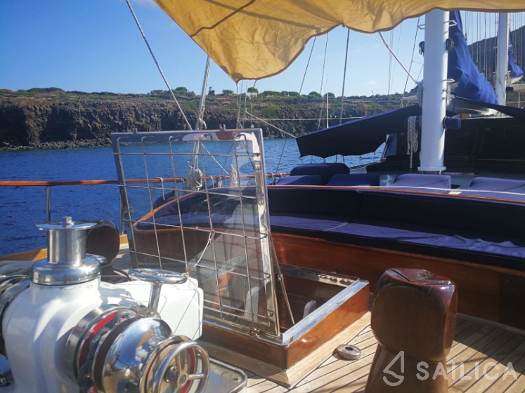 Gulet - Yacht Charter Sailica