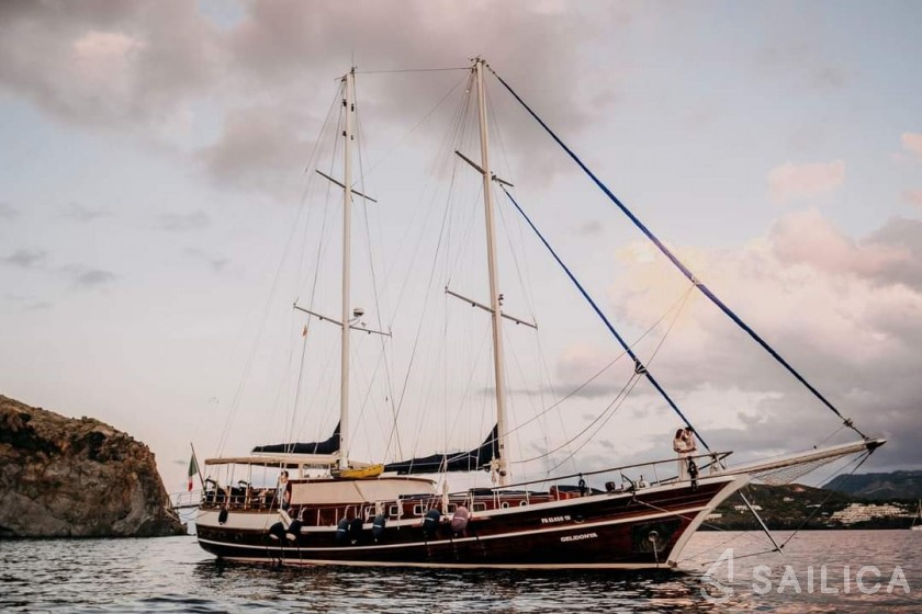 Gulet - Yacht Charter Sailica