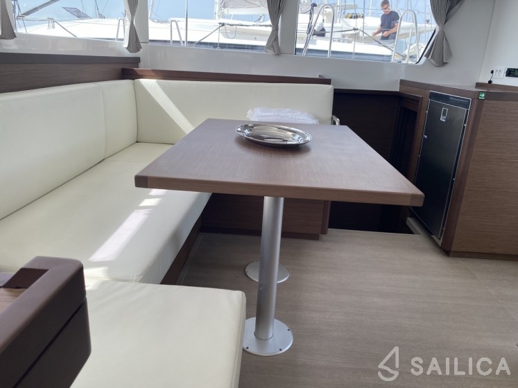 Lagoon 40 - Yacht Charter Sailica