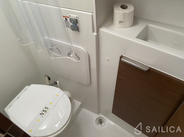 Lagoon 40 - Yacht Charter Sailica