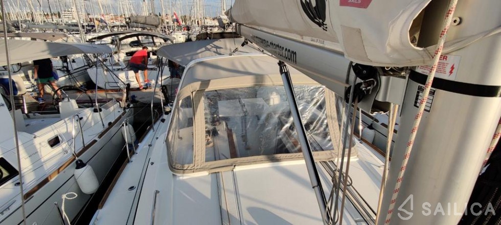 Oceanis 38.1 - Yacht Charter Sailica