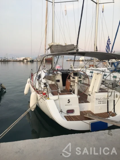 Oceanis 37 - Yacht Charter Sailica