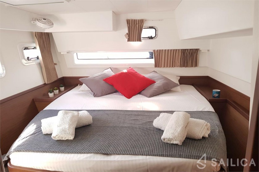 Lagoon 42 - Yacht Charter Sailica