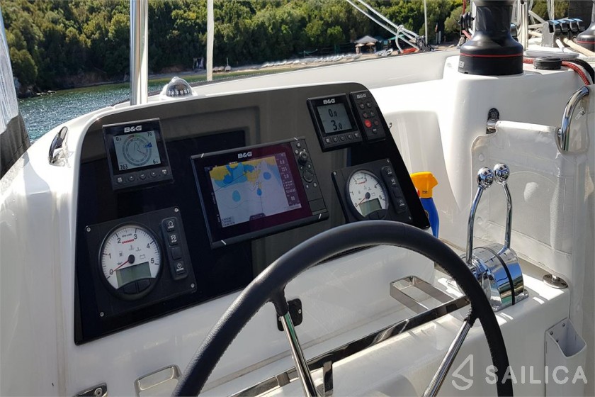 Lagoon 42 - Yacht Charter Sailica