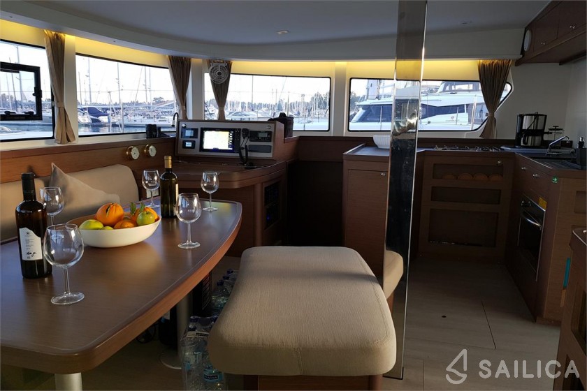 Lagoon 42 - Yacht Charter Sailica