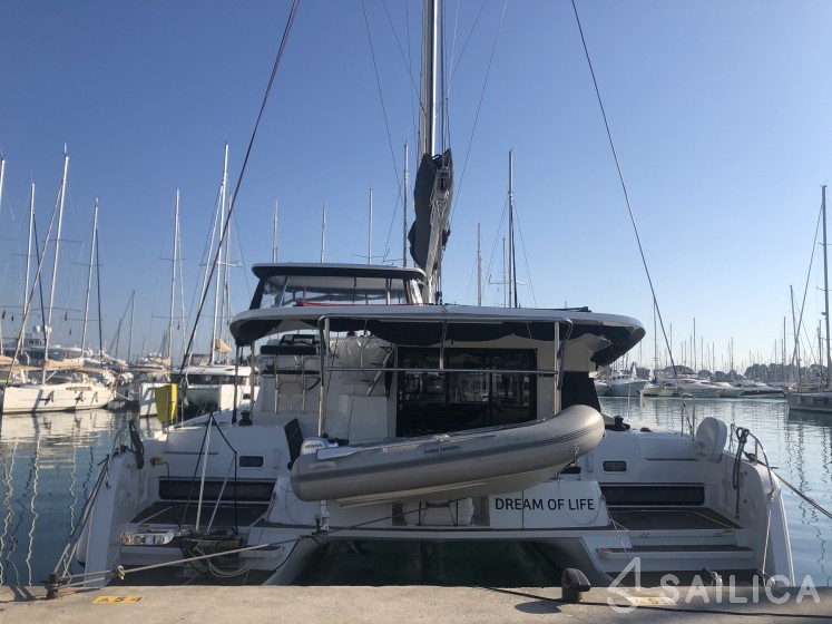 Lagoon 42 - Yacht Charter Sailica