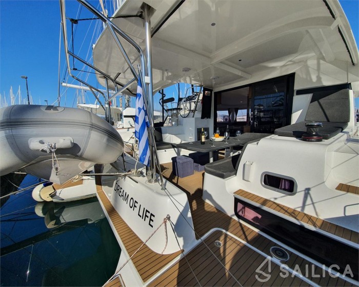 Lagoon 42 - Yacht Charter Sailica