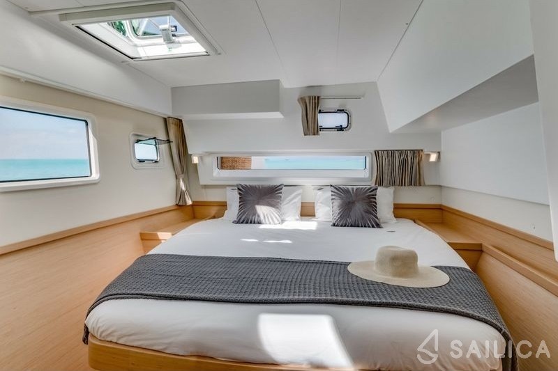 Lagoon 42 - Yacht Charter Sailica