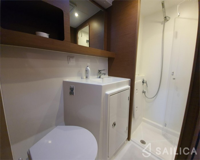 Lagoon 42 - Yacht Charter Sailica